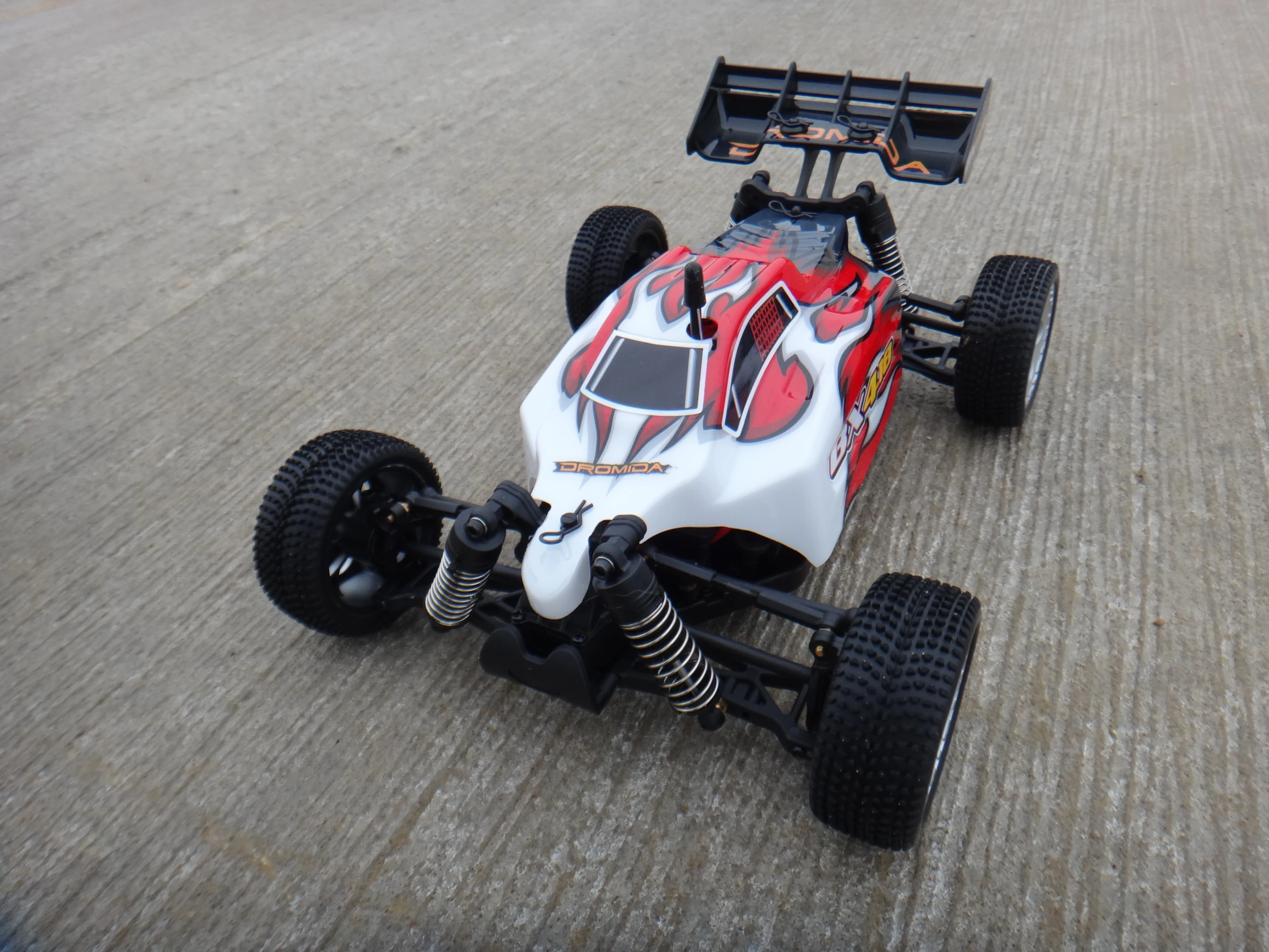 It may be 1/18 scale, but the Dromida car certainly picked up some impressive momentum and reached its top speed in under one second