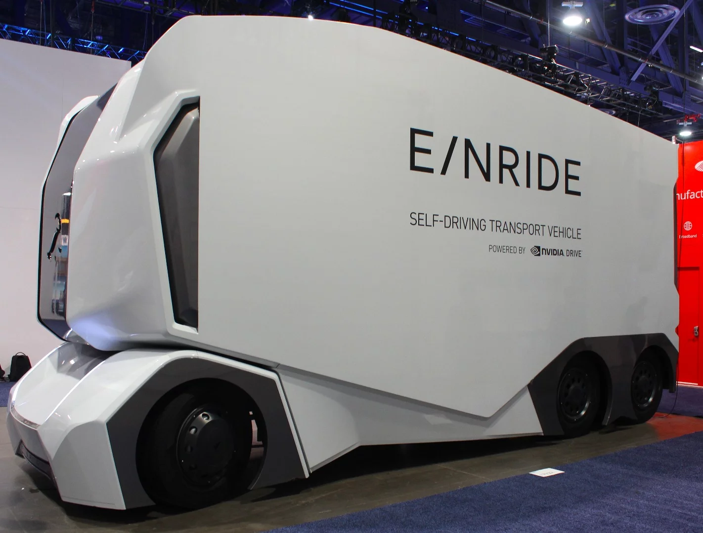 Big, bold and futuristic self-driving transport truck from Einride