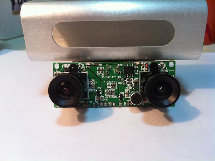 Haptix features an onboard microcontroller flanked by 640 x 360 resolution CMOS image sensors with 120° field of view lenses