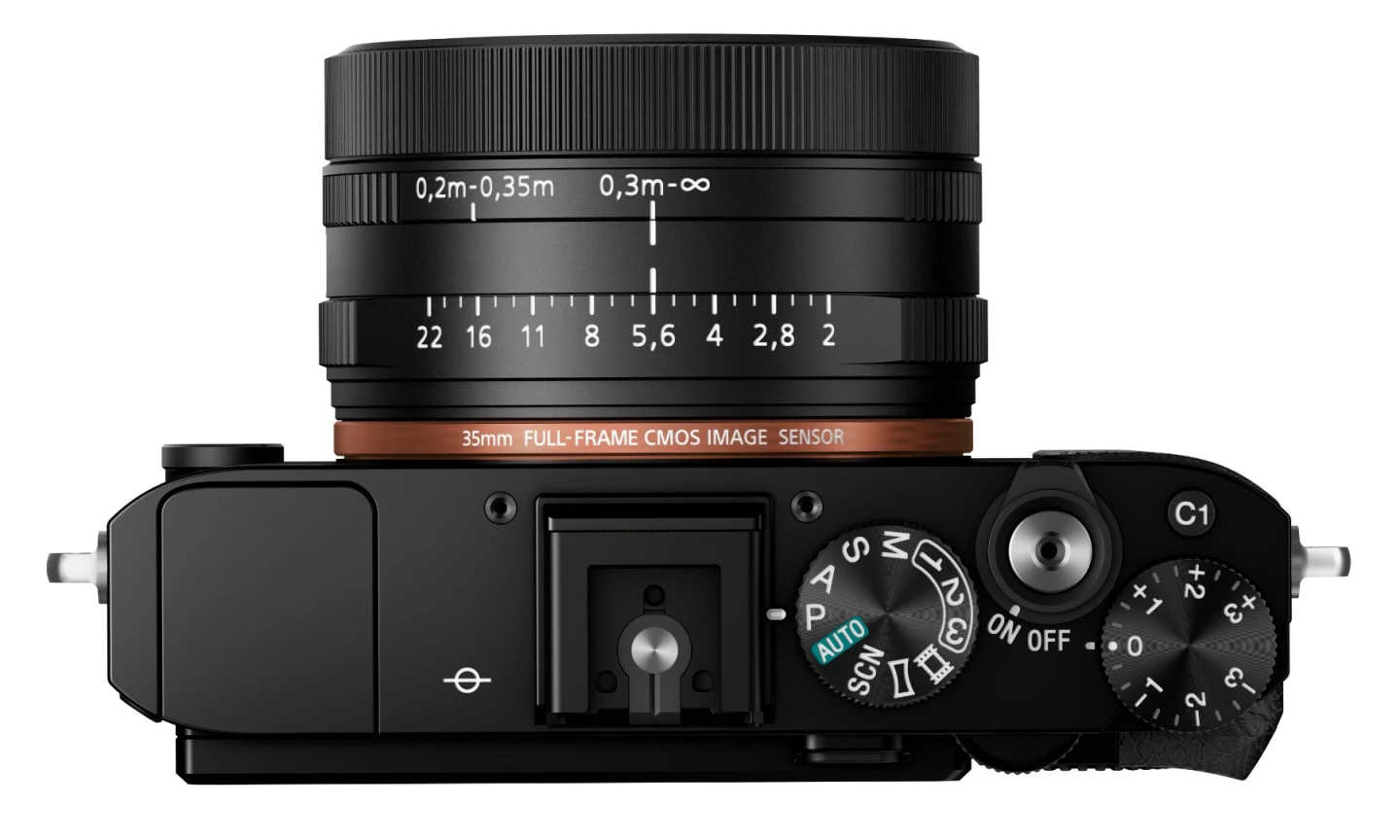 Rather than simply ditching the low-pass filter in a bid for sharper images, the Sony RX1R II features an optical variable low pass filter