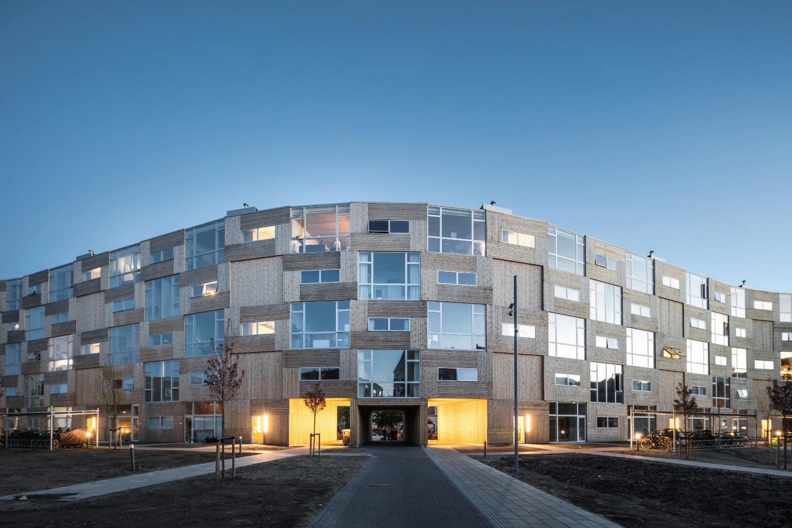 Dortheavej Residence is arranged into a long meandering wall that curves around a nearby courtyard