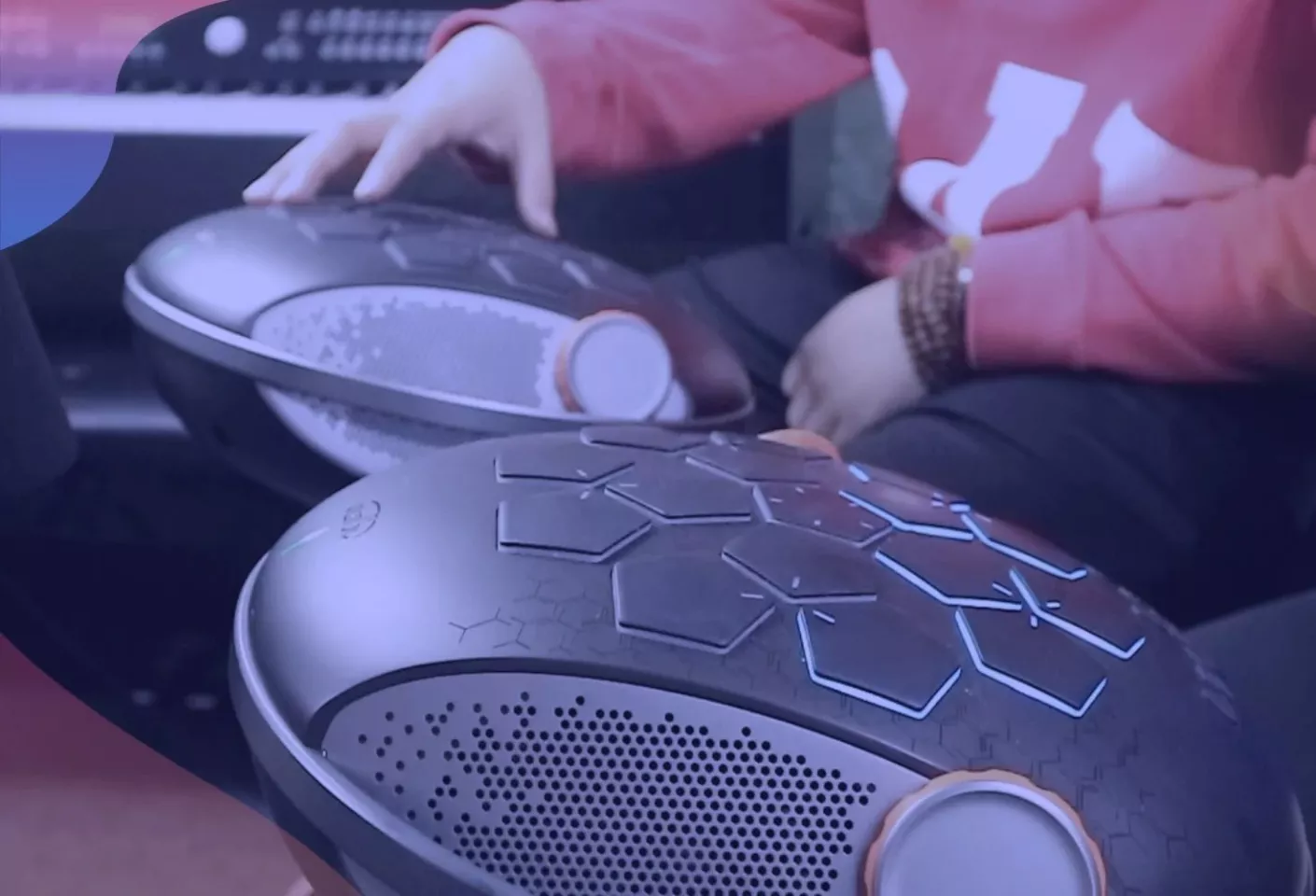 The built-in speakers throw out 360-degree sound