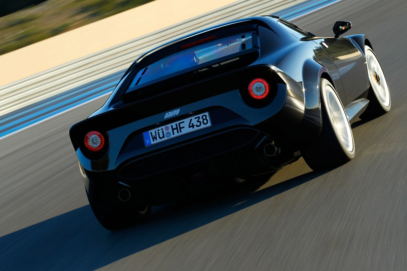The new Stratos looks very much like the original from its wedge-shaped body to the round taillights and roof-spoiler