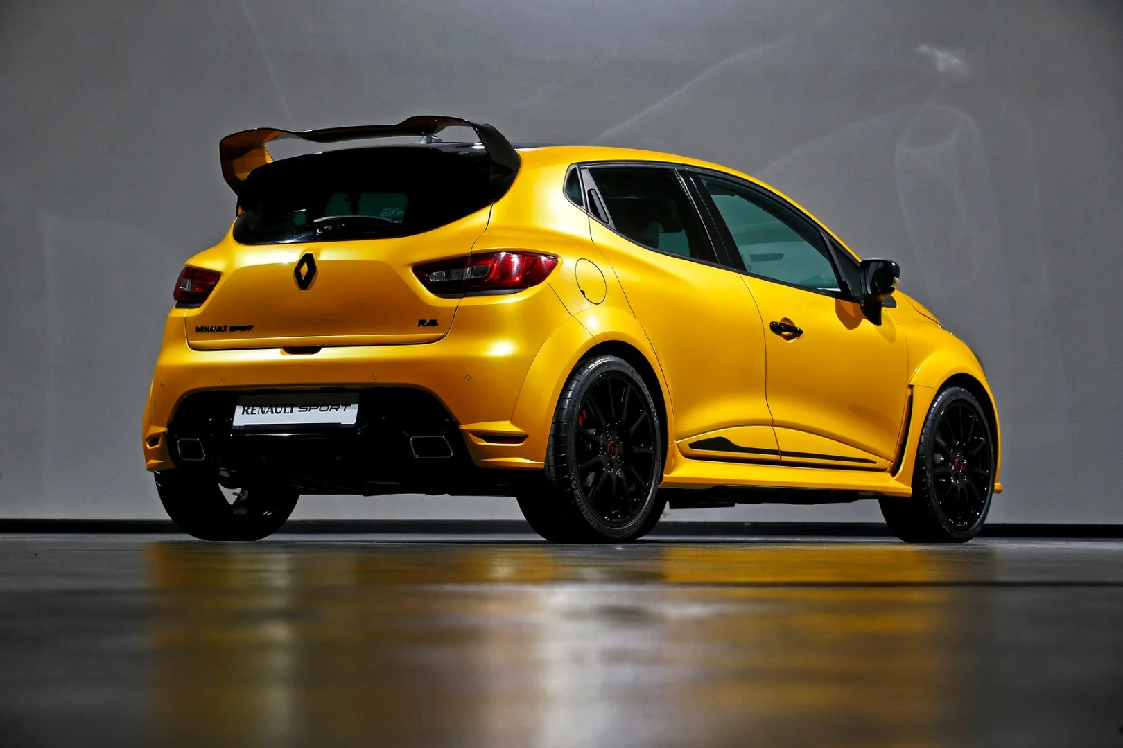 The Clio R.S. 16 has the engine, transmission and cooling system of the Mégane R.S. 275 Trophy-R