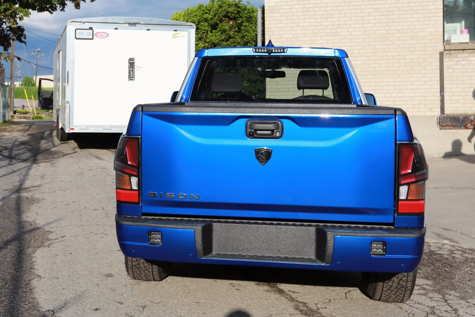 Bison's off-road capabilities allow for 54% hill start and 21% hillclimb at full load.