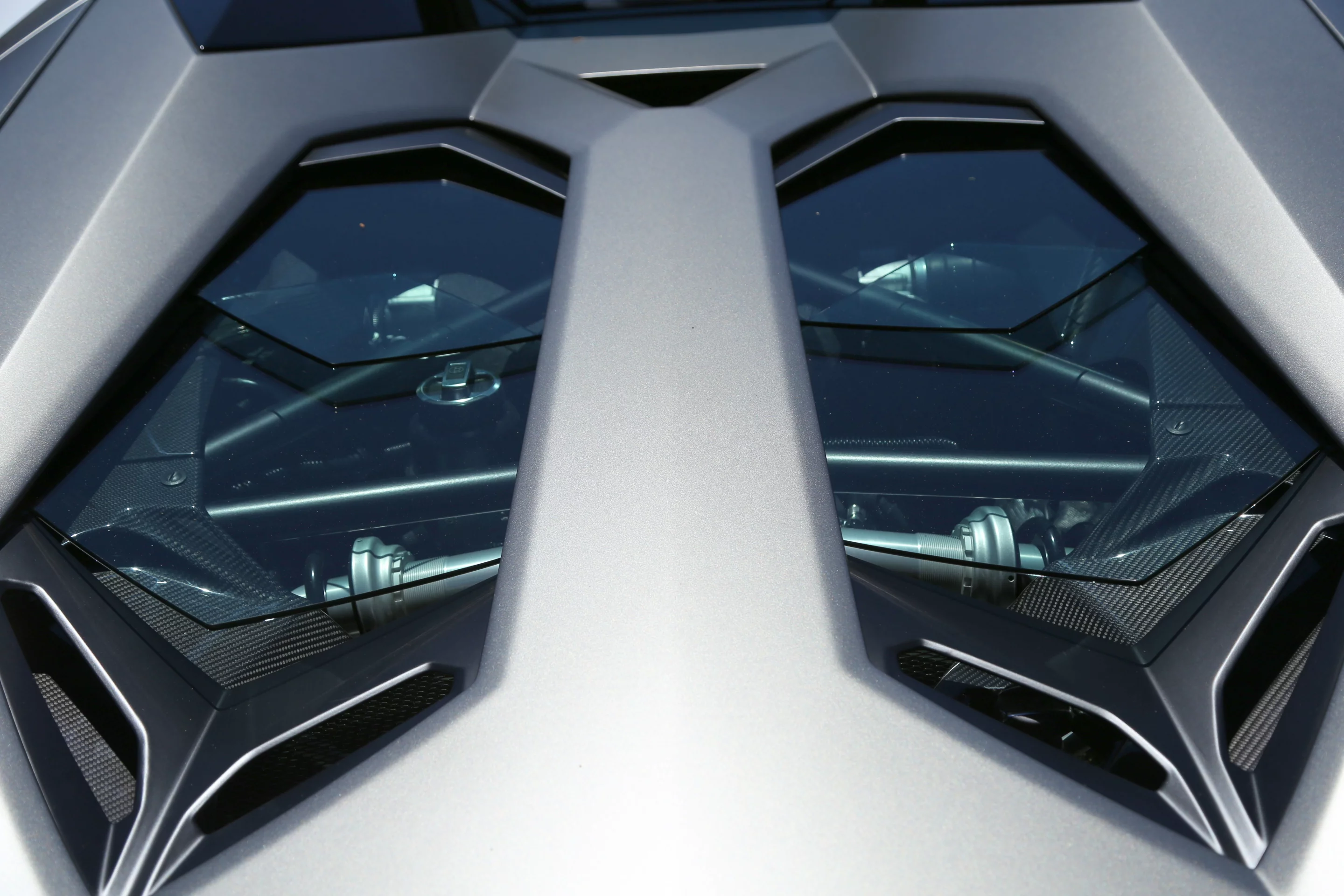 Veneno is powered by Lamborghini's 750-hp 6.5-liter V12 mounted midship in the chassis (Photo: Angus MacKenzie/Gizmag.com)