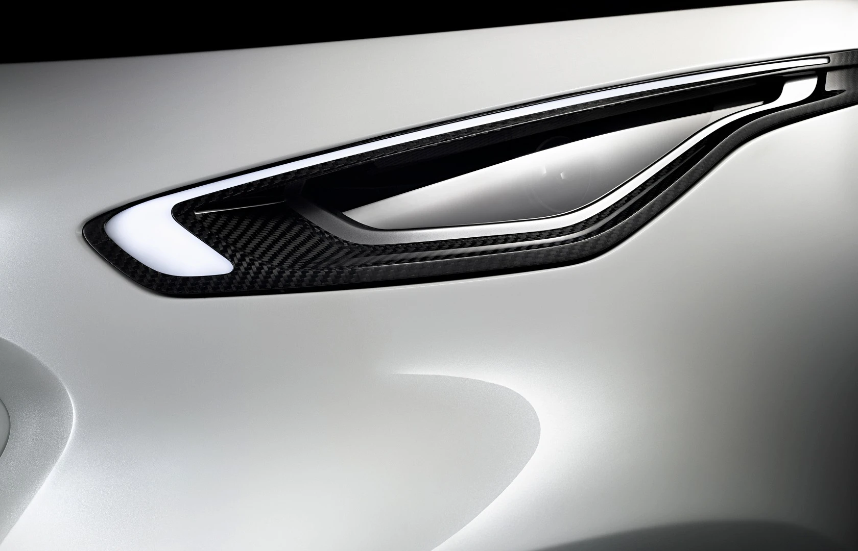 Auto-inspired headlights with LED tech