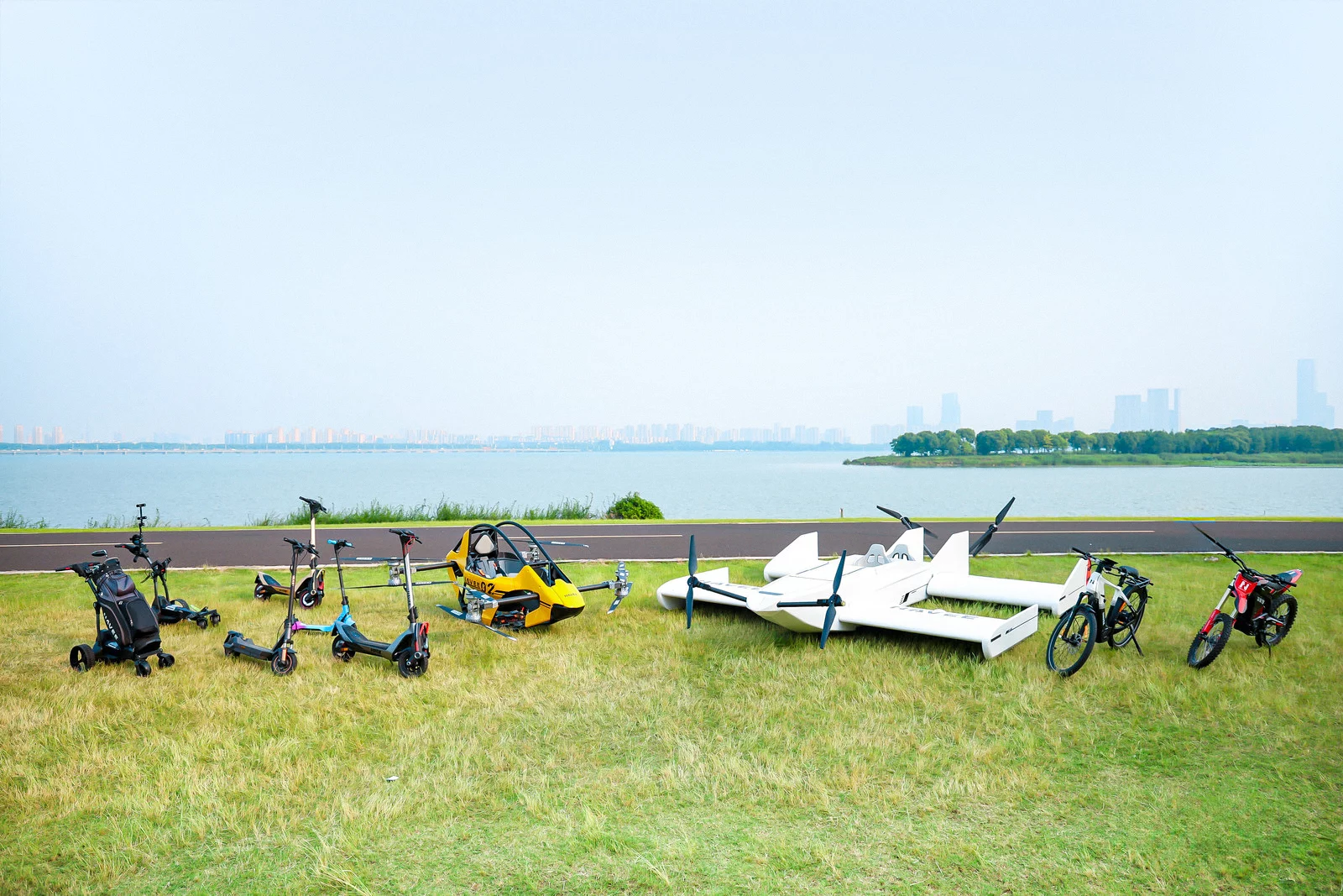 The WaveFly 5X sits alongside e-scooters, e-bikes, and golf carts in Navee's product lineup