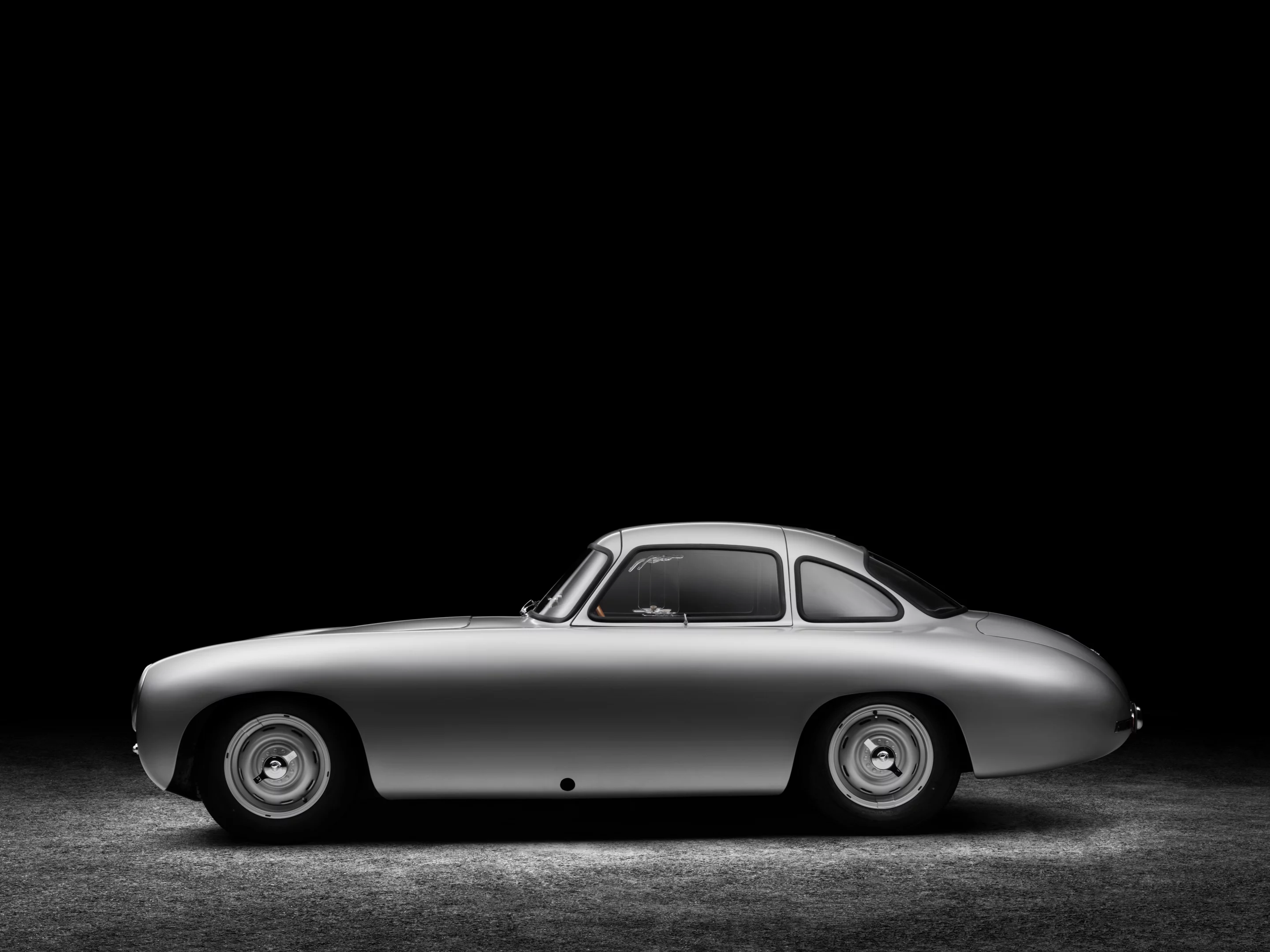 The 1952 300 SL returned to its original condition