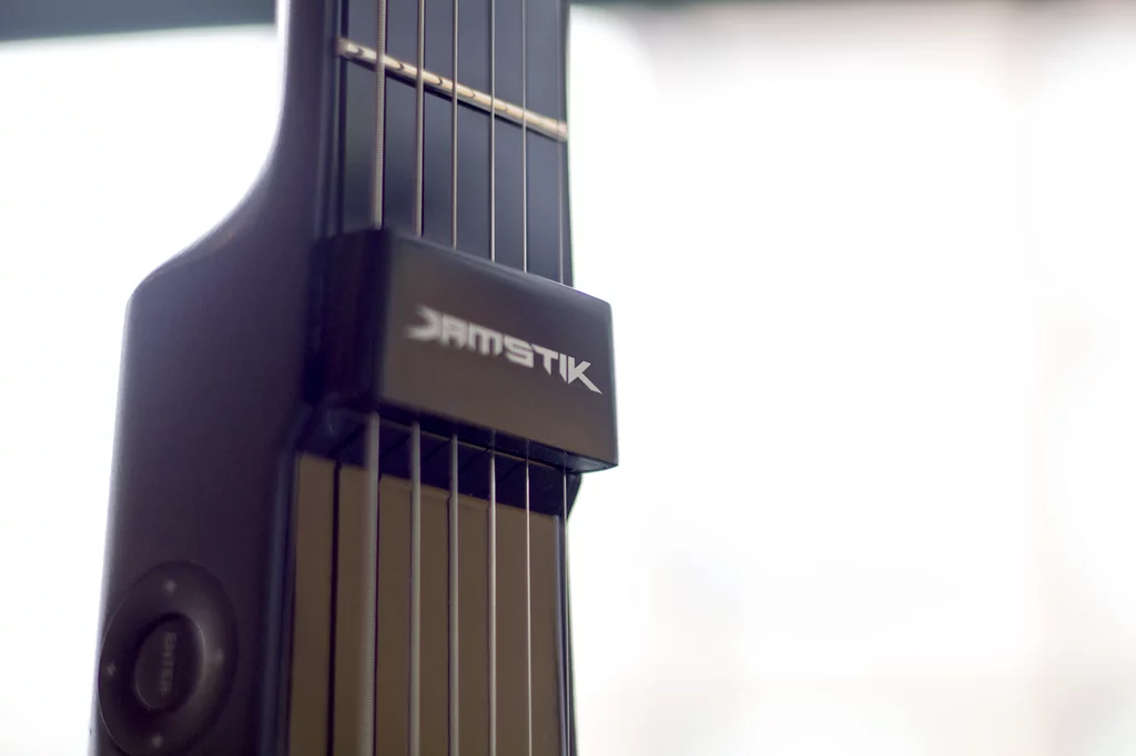 Because JamStik uses real strings, players can bend, slide and vibrato with the best of them
