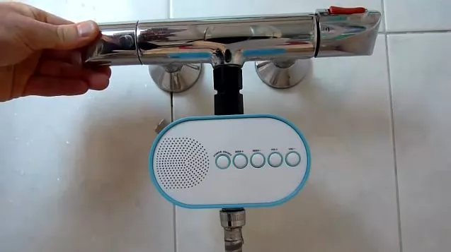 The H2O Power radio generates its own operating power via the force of the running water from your shower
