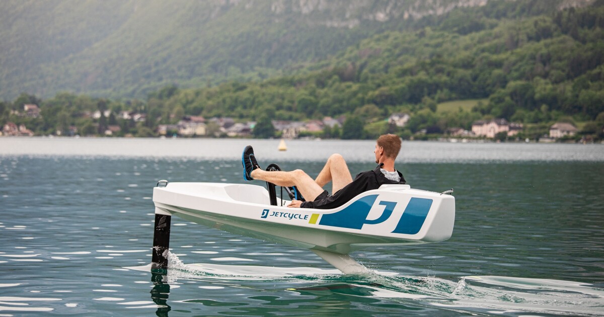 JetCycle hydrofoil is the recumbent bike that soars over water JetCycle hydrofoil is the recumbent bike that soars over water