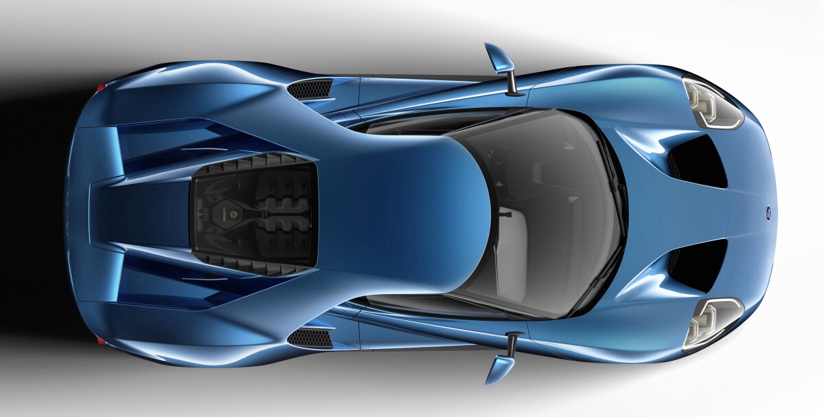 From its optimum tear-drop shape to its aircraft-inspired fuselage and visibility-enhancing curved windshield, every slope and shape is designed to minimize drag and optimize downforce.