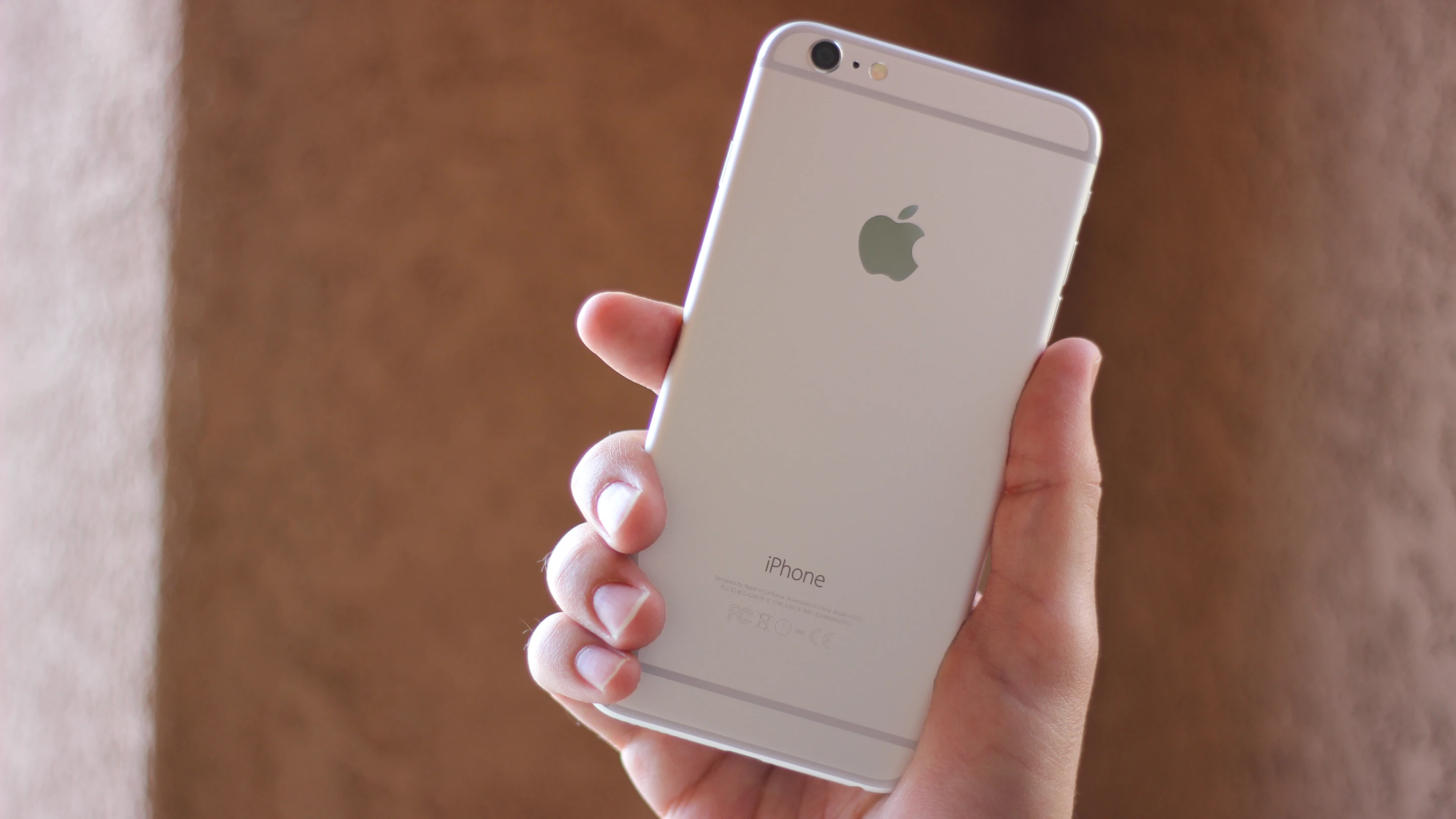 The Plus weighs 172 g (6.07 oz) (Photo: Will Shanklin/Gizmag.com)