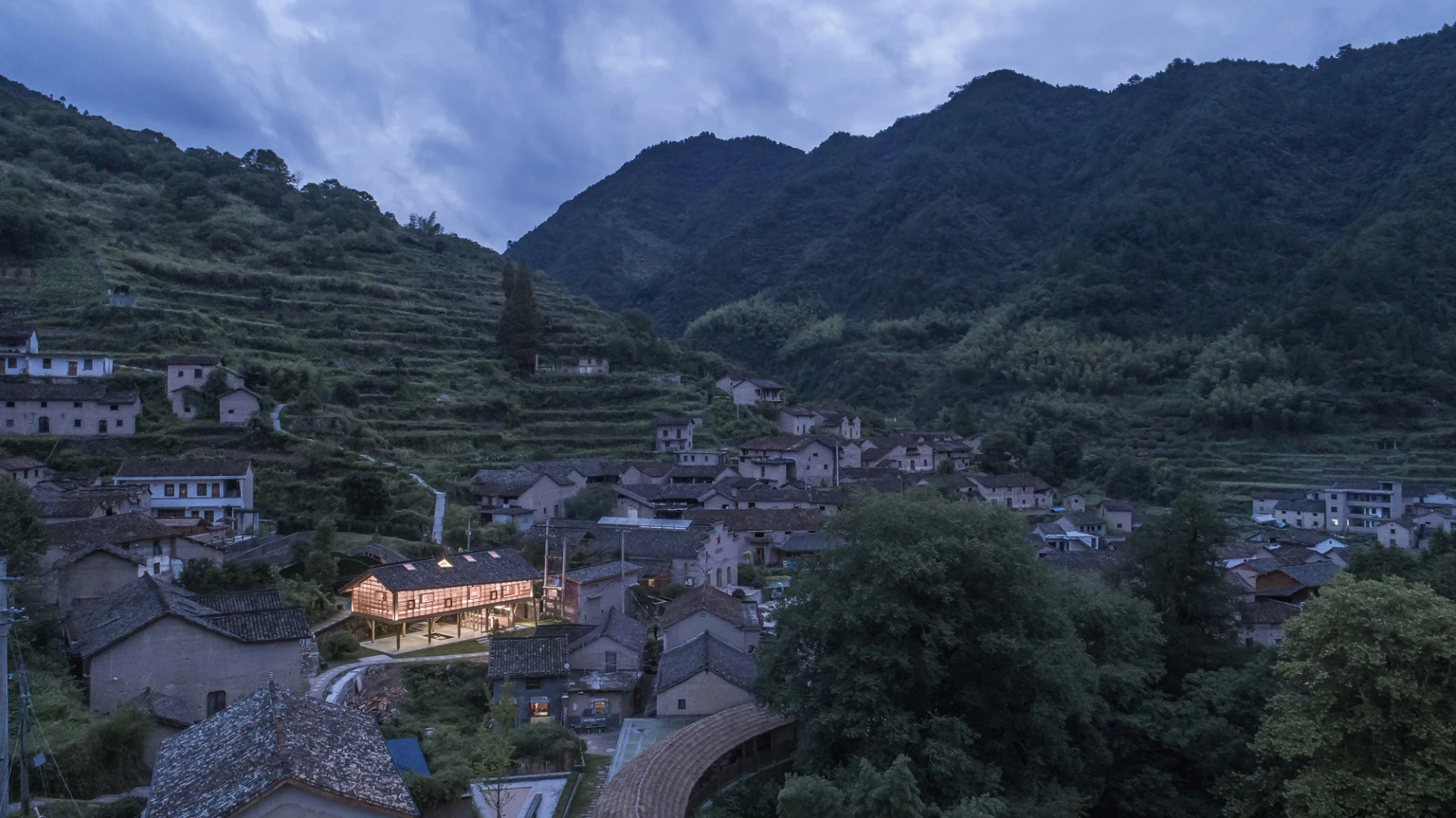 The Mountain House in Mist is centrally located in the village