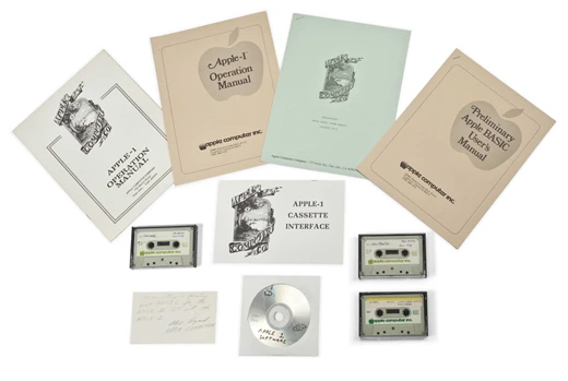 The model on offer comes with a rare first manual, as issued by Apple, which is said to be in very good condition