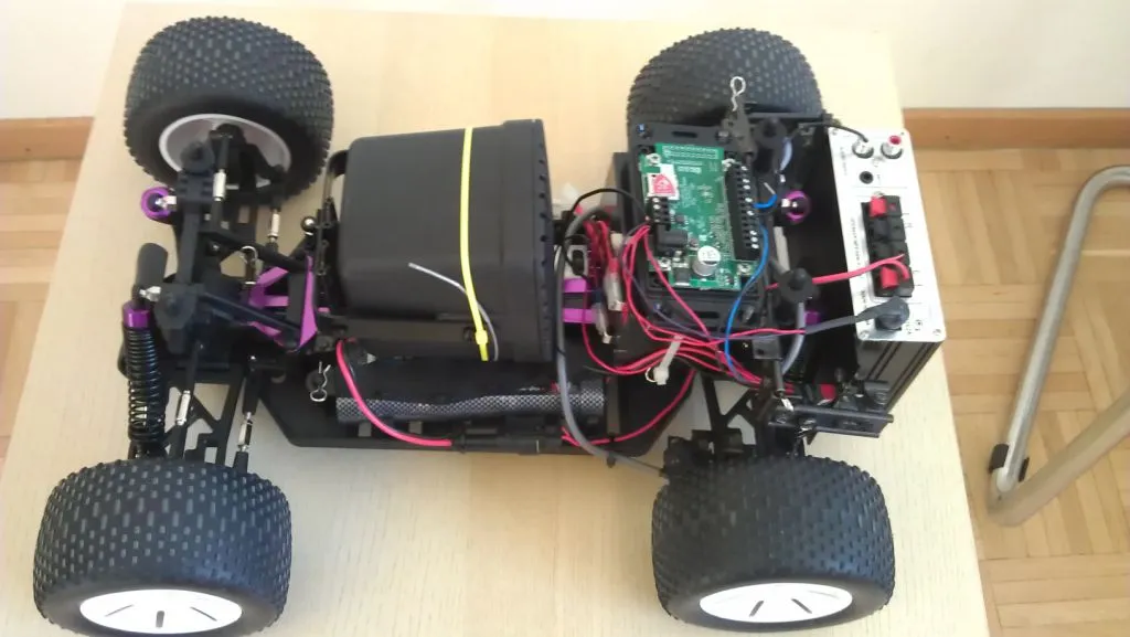 The EVSM-2 fitted the the RC car