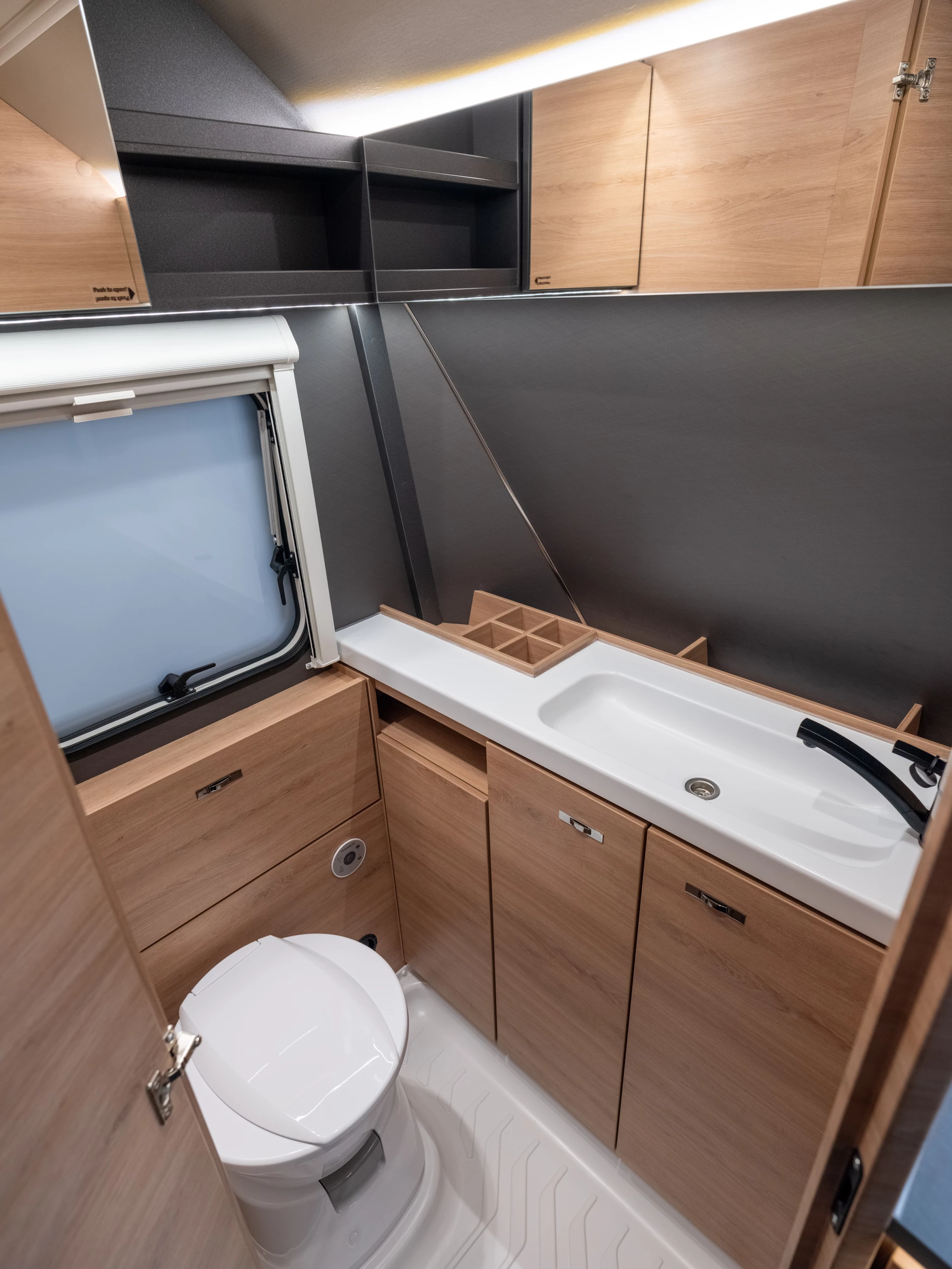 Knaus Yaseo 340 PX bathroom