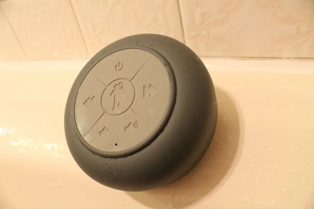The Splash Tunes Pro delivers plenty of sound for the bathroom (Photo: Eric Mack/Gizmag.com)