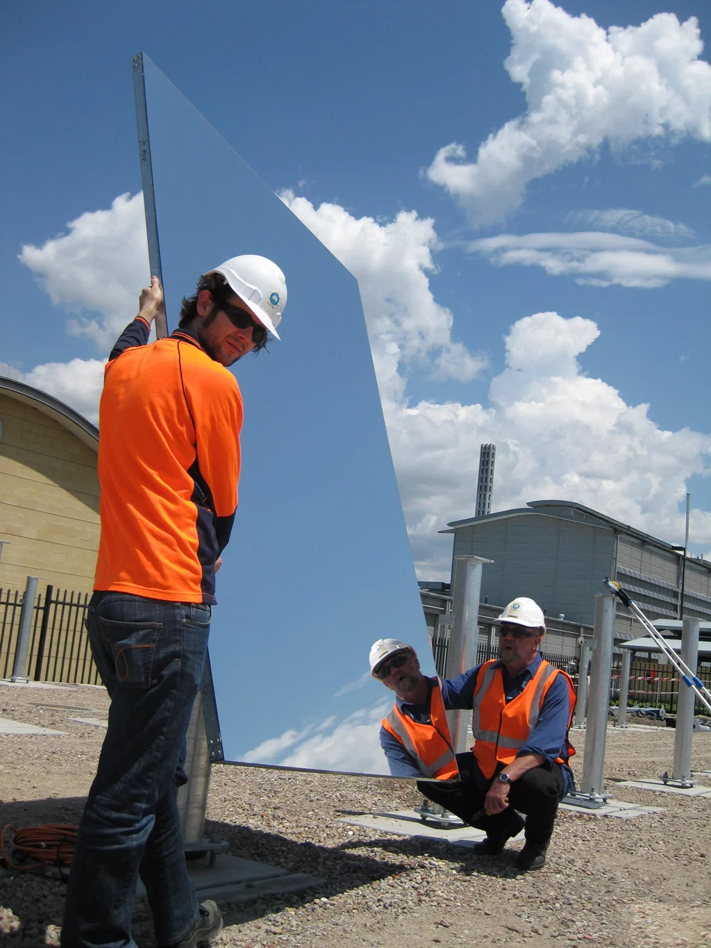 The new heliostats being installed to create a solar thermal field at CSIRO's Solar Energy Centre in Newcastle (Image: CSIRO)