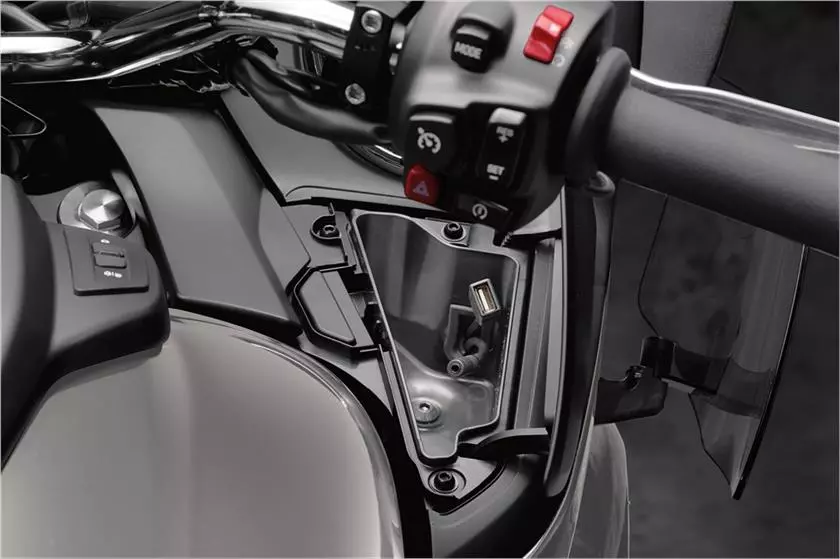 2017 Yamaha Star Venture: device charging in the dash cubbyholes