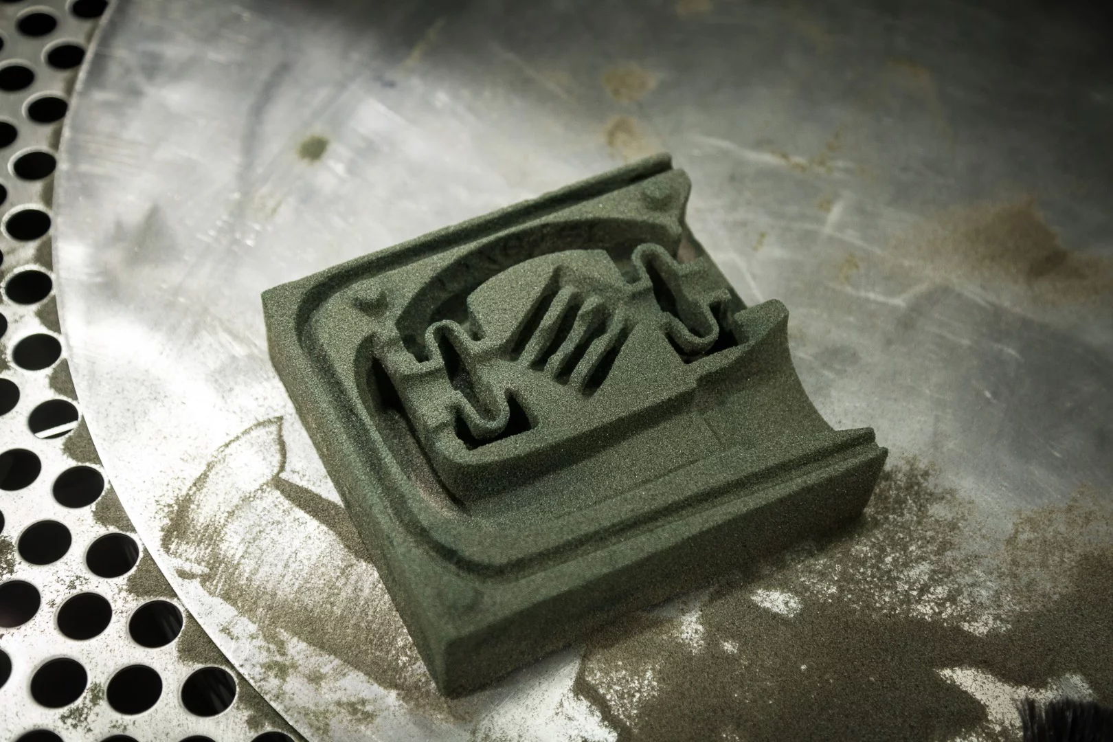 Voxeljet VX1000 sand printer - printed sand casting mold
