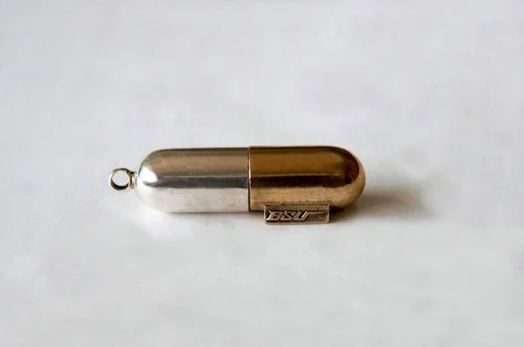 Tejima made sure his motorcycle was as movie-accurate as possible, right down to a pill-shaped key for a hidden ignition switch