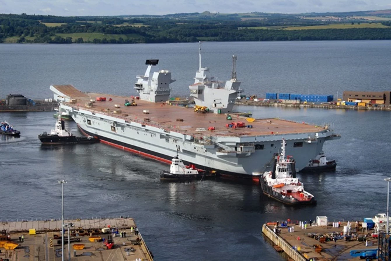 HMS Queen Elizabeth under tow in Rosyth