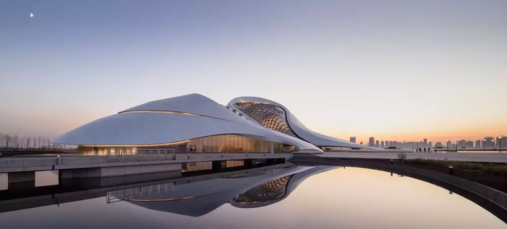 The Harbin Opera House occupies a total footprint of 850,000 sq ft (78,967 sq m) and rises to a total height of 56 m (183 ft)