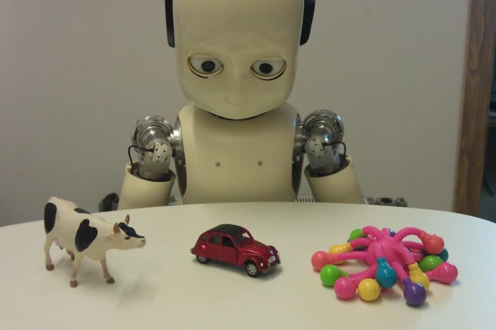 To learn new words, researchers have found that children use an automatic object-association technique that's very similar to how robots learn
