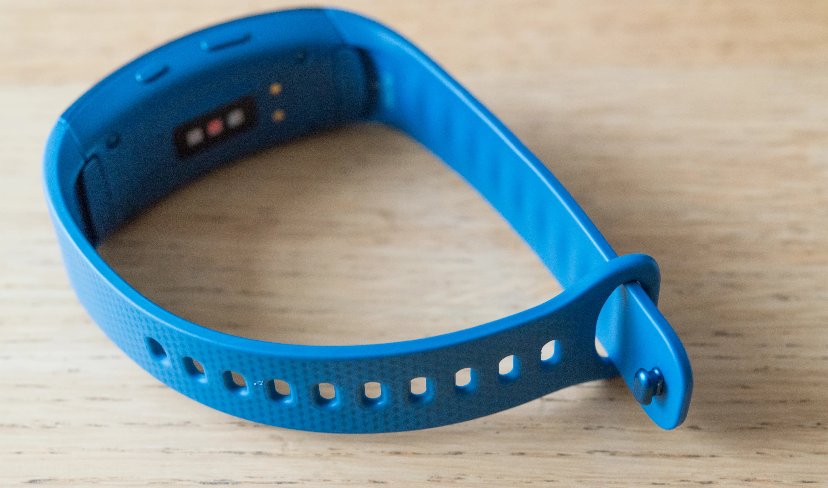 The click-in strap fastening on the Samsung Gear Fit2