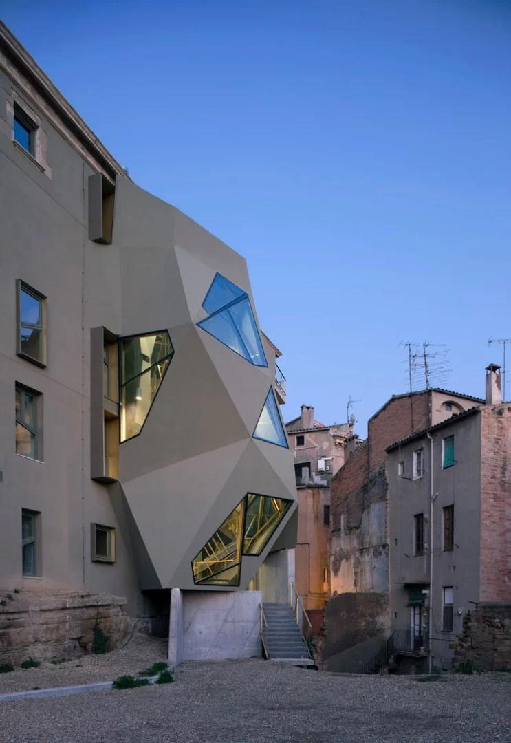 An elegant example of parasitic architecture this addition to a city building in Spain from Bailorull Architects is a clever way to stylishly expand the footprint of the structure in a thoroughly modern way