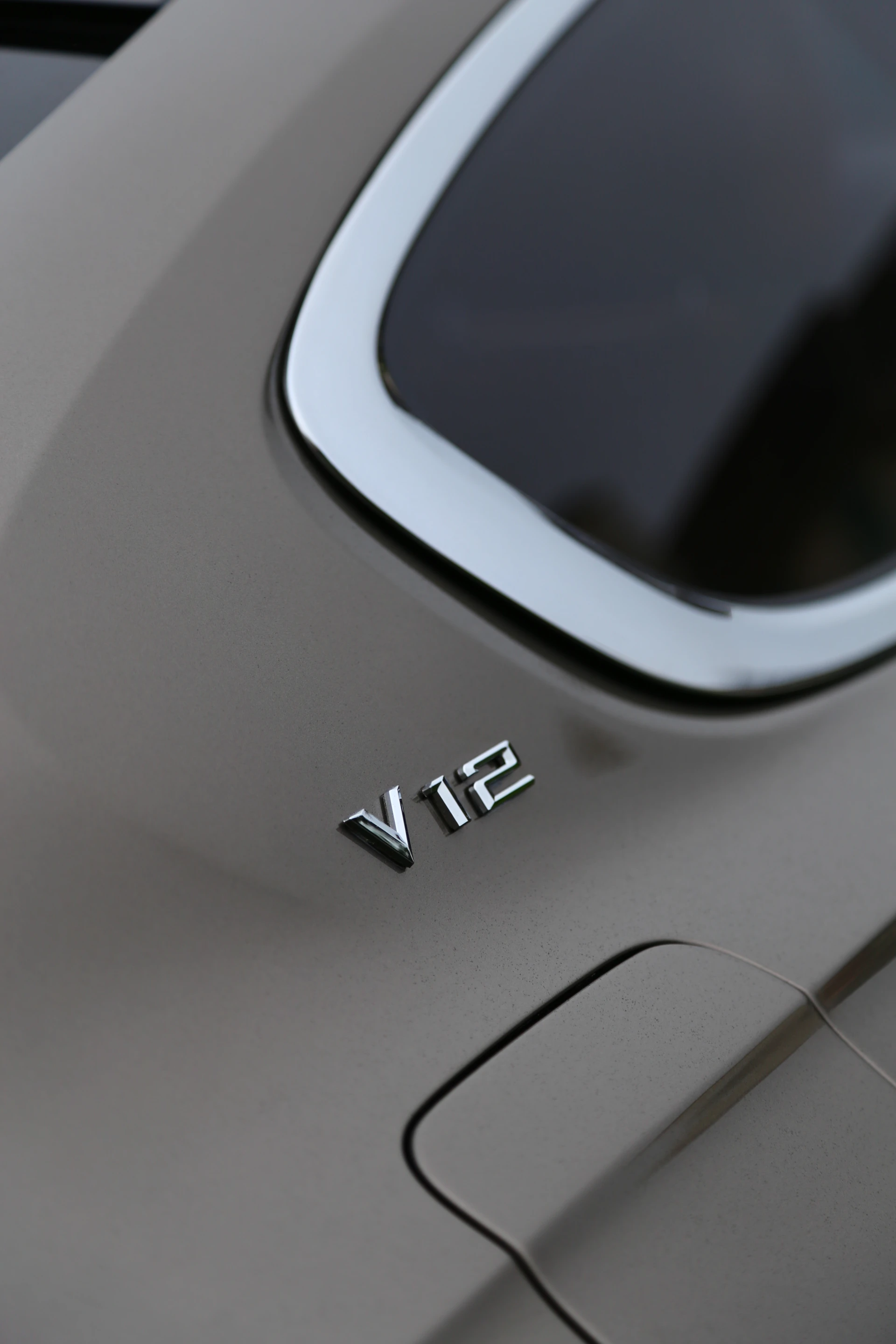 Pininfarina Gran Lusso Coupe features BMW's V12 beneath its big, long bonnet (Photo: Angus MacKenzie/Gizmag.com)
