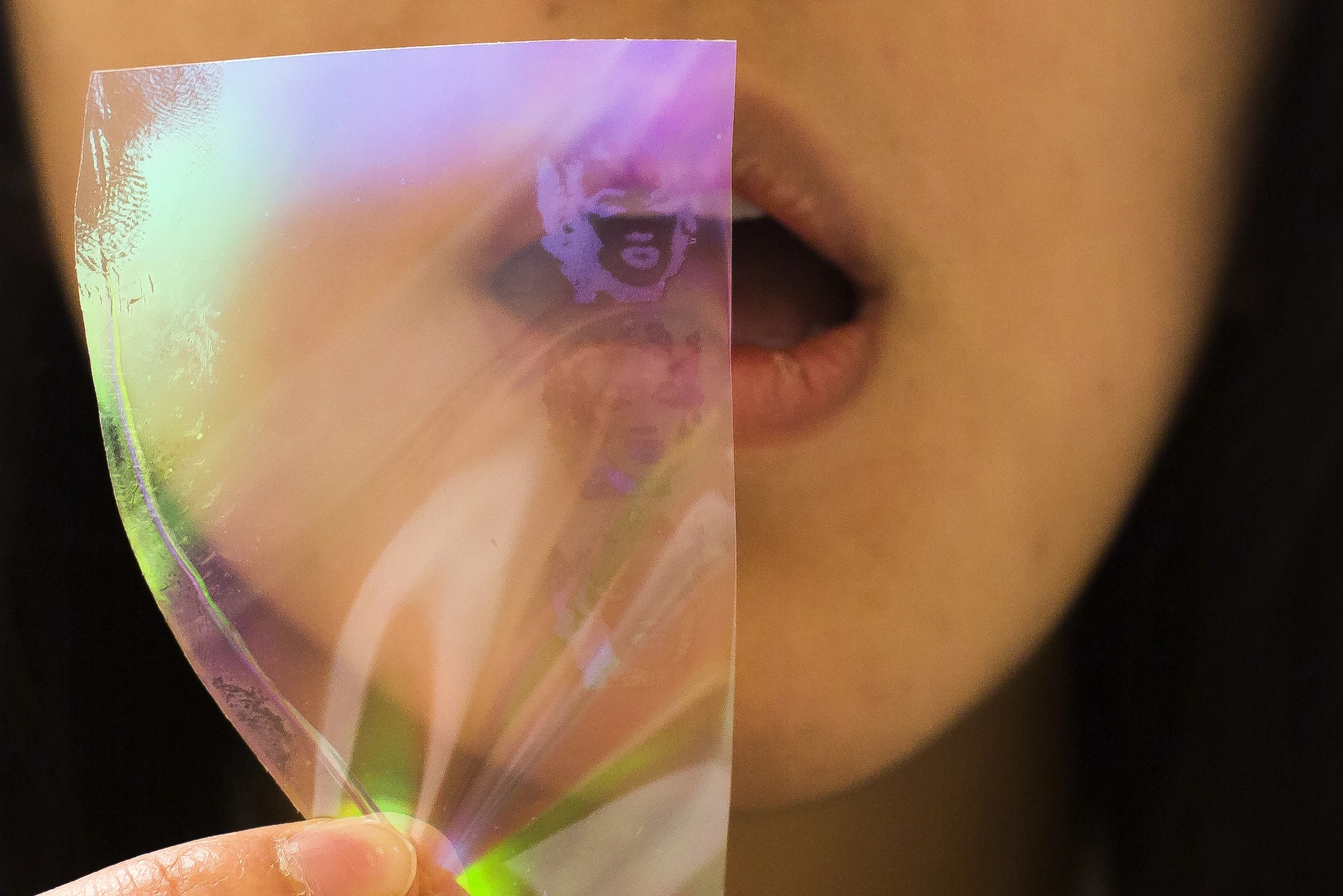 Breathing on a nanoscale-printed material reveals a hidden image of Marilyn Monroe