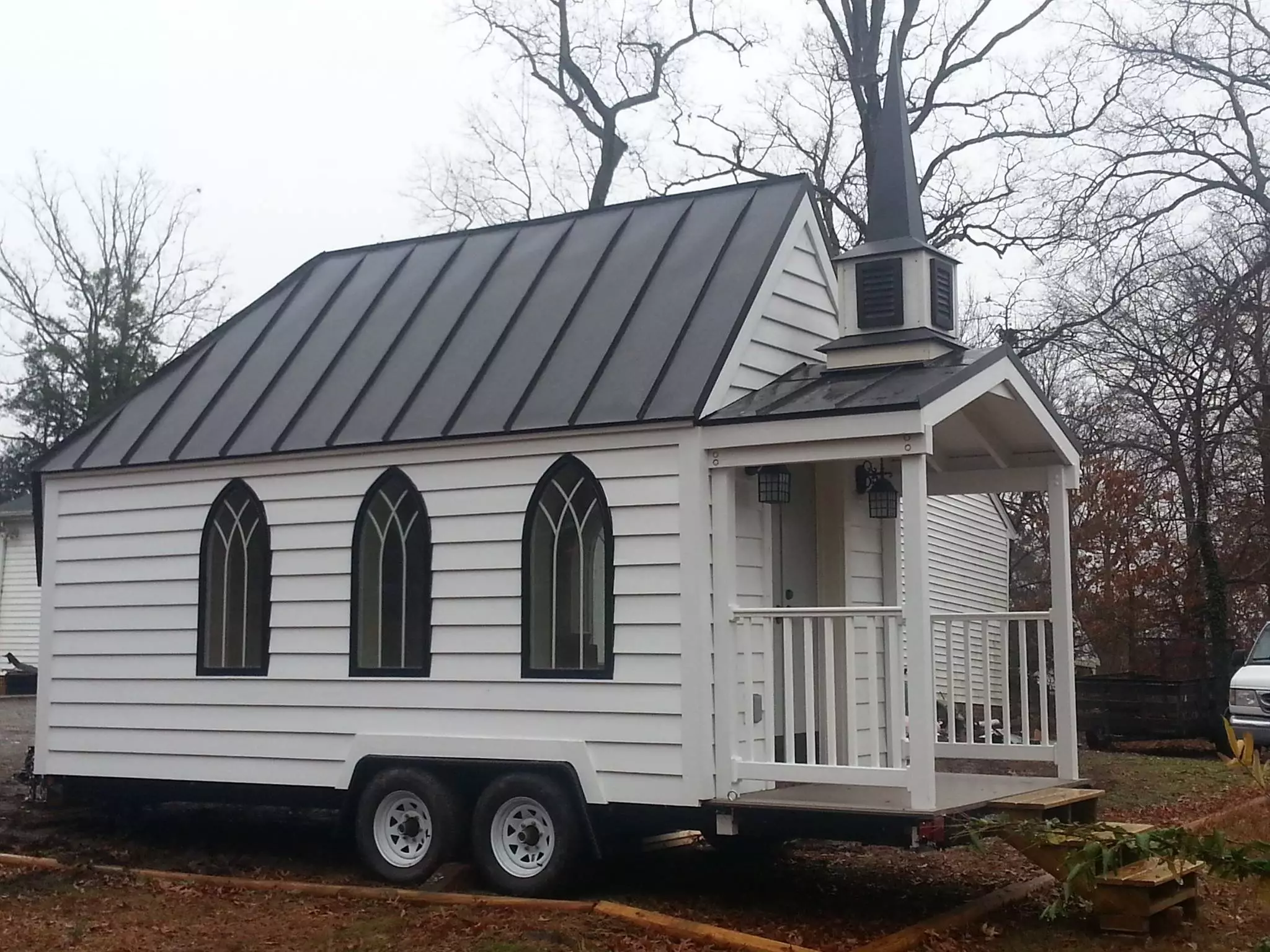 It features a total floorspace of just 9.2 sq m (100 sq ft) (Photo: Tiny Chapel Weddings)