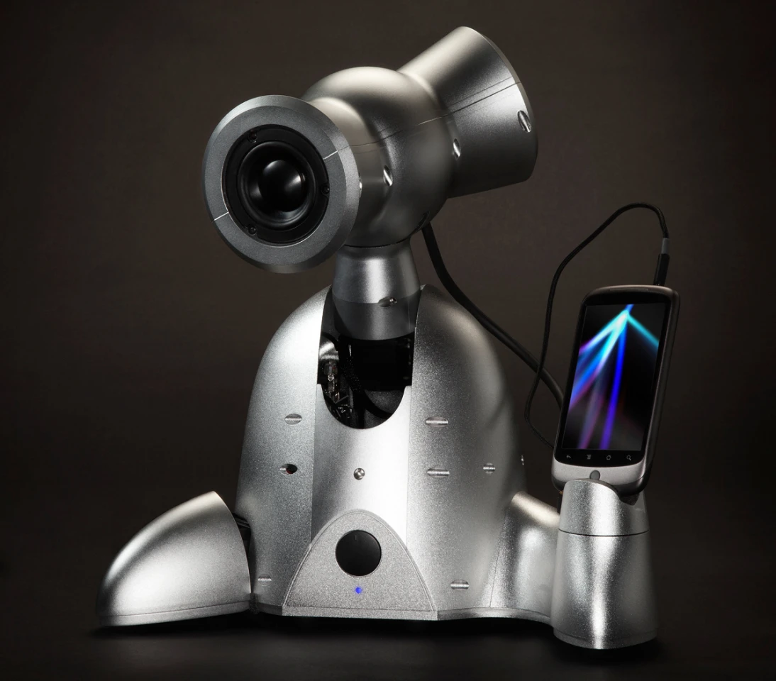 Shimi is a robotic smartphone dock that uses a connected Android smartphone as its "brain"