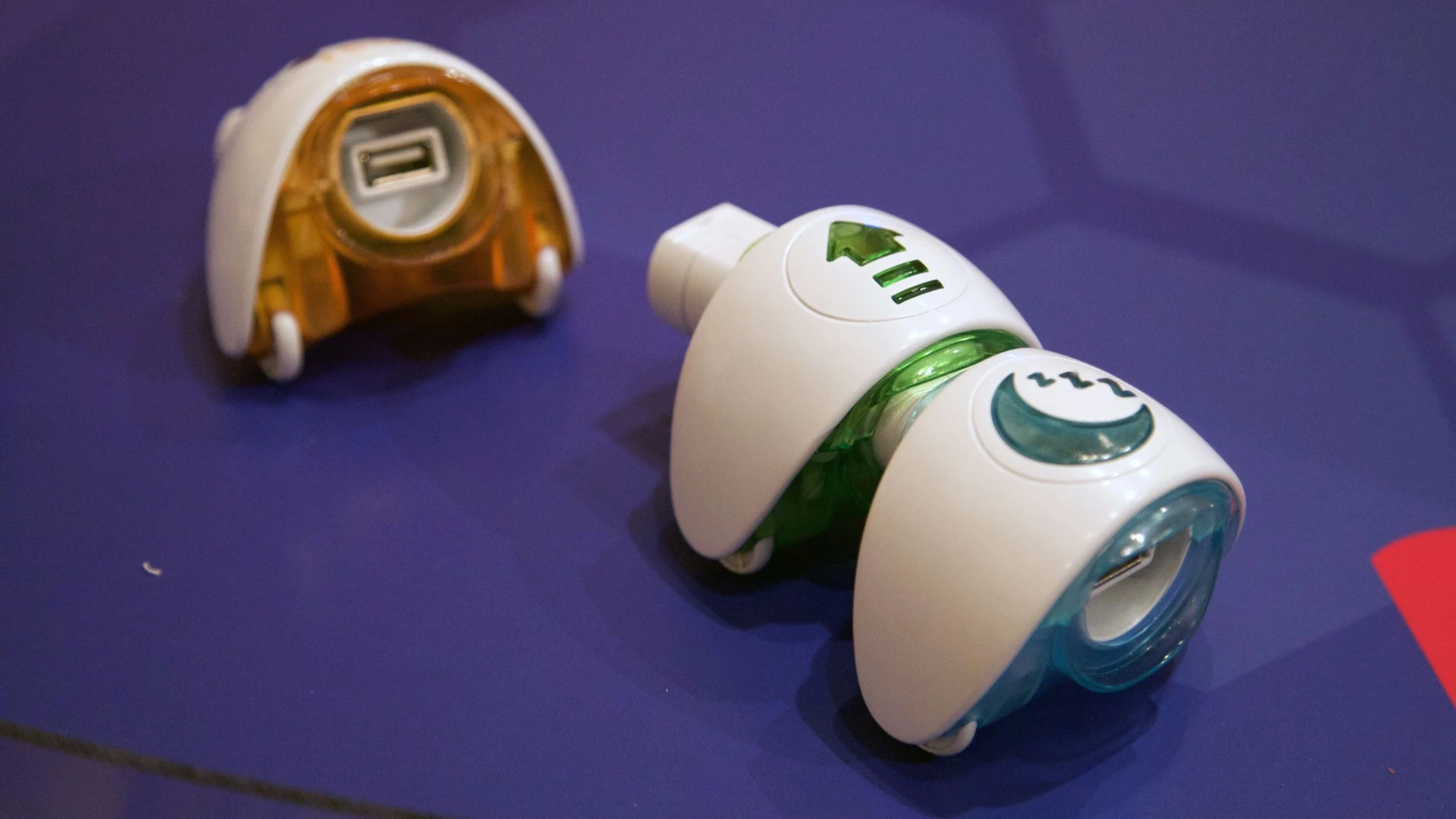 Segments are connected via USB