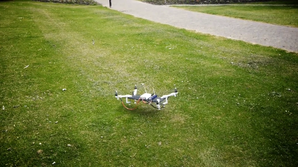 Keyboard-drone takes flight (Video still: Jasper van Loenen/Mathijs van Oosterhoudt)