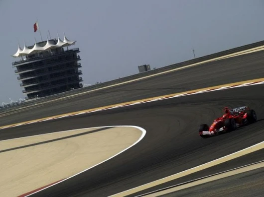 Schumacher explores alternative lines on the vast expanses of the bahraini circuit during practice in the Ferrari