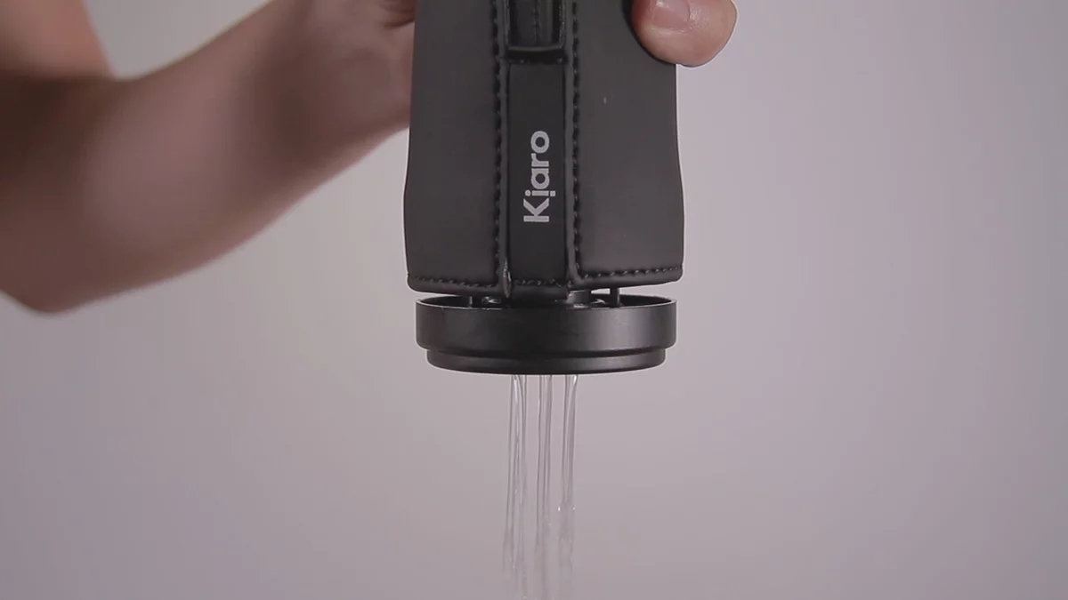 The integrated drain plug drains out the water with a quick twist