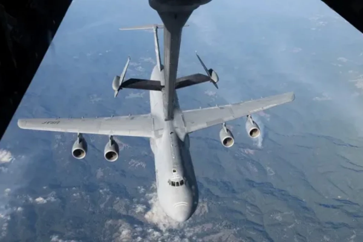 A C-5M transport aircraft prepares to refuel a refueling tanker