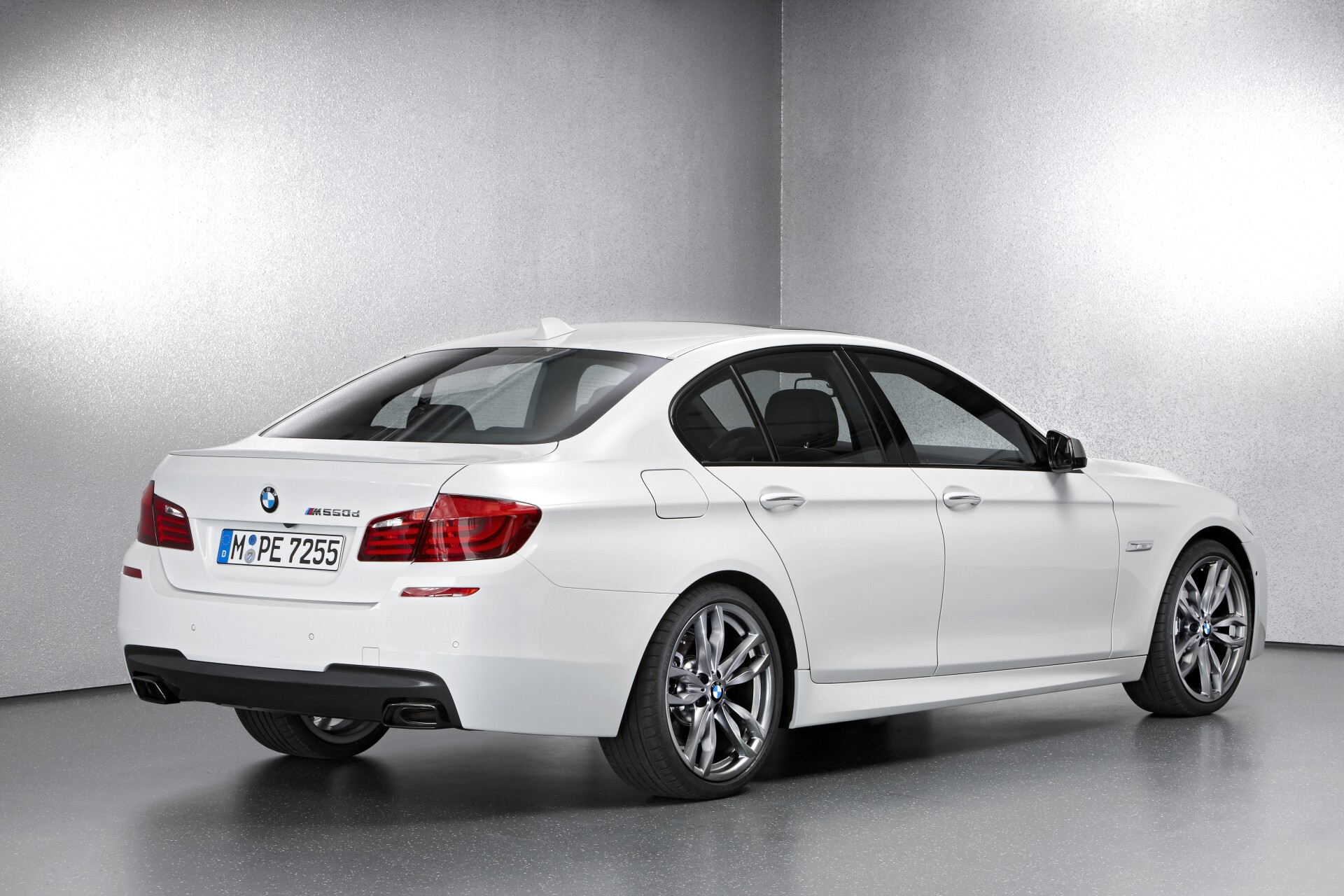 BMW's amazing new 381 bhp 740 Nm 45 mpg triple turbo diesel (and four ...