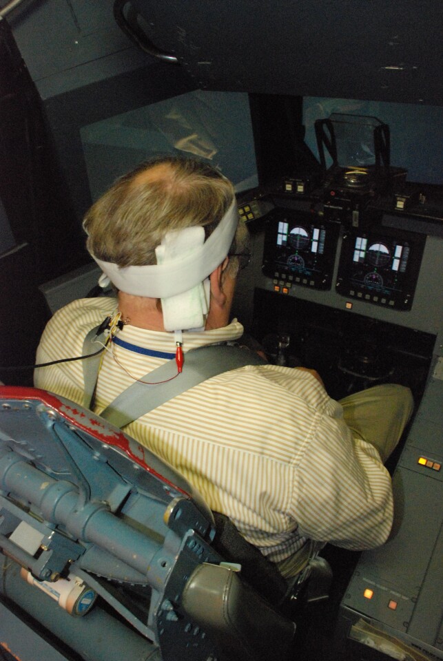 A space shuttle commander uses the GVS in a simulated landing