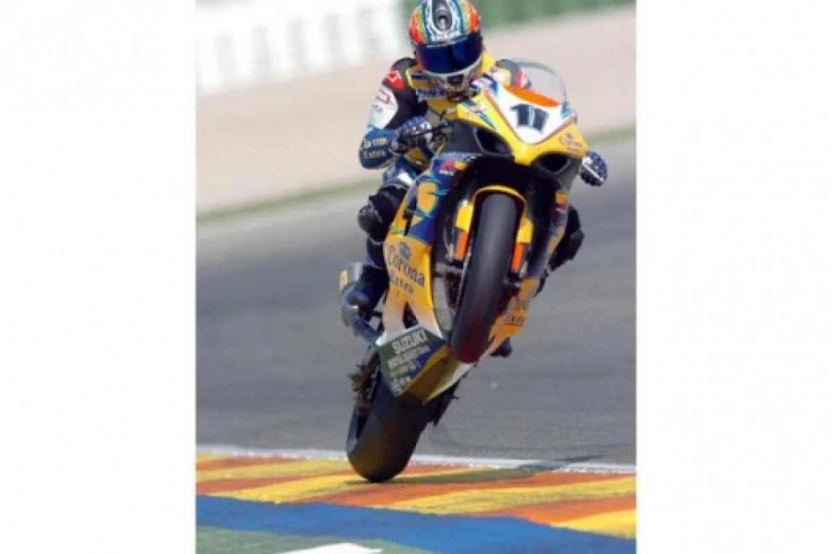 Corser played for the final laps of both races, drifting, wheelying and smoking the bags up