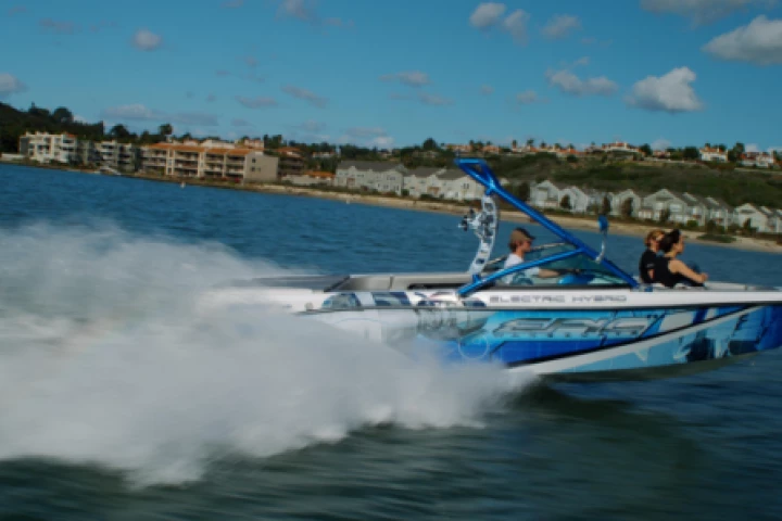 EPIC 23E electric hybrid sports boat