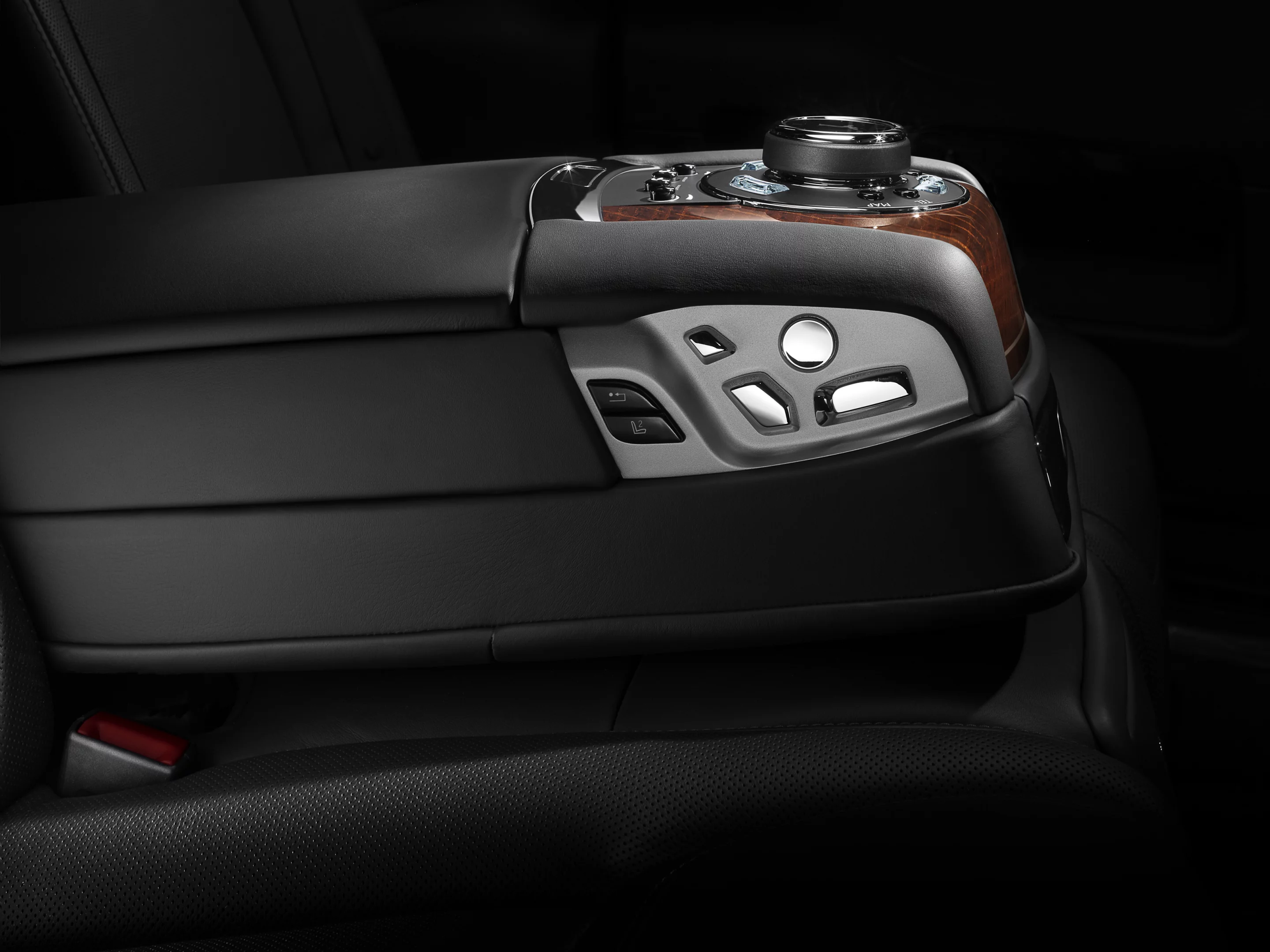 Rolls Royce Ghost Series II: electric seat adjustments now include a pop-out thigh support