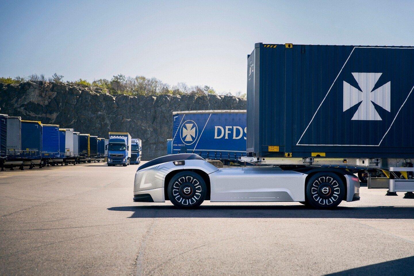 The thinking is that one day fleets of connected Veras can scurry around ports, factories and other facilities with large loads on the back