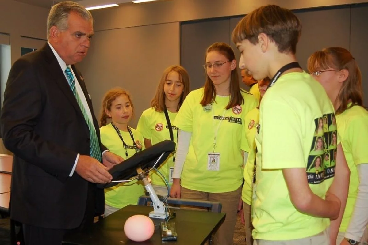 The Inventioneers present the first working prototype of the SMARTwheel to Secretary of Transportation Ray Lahood