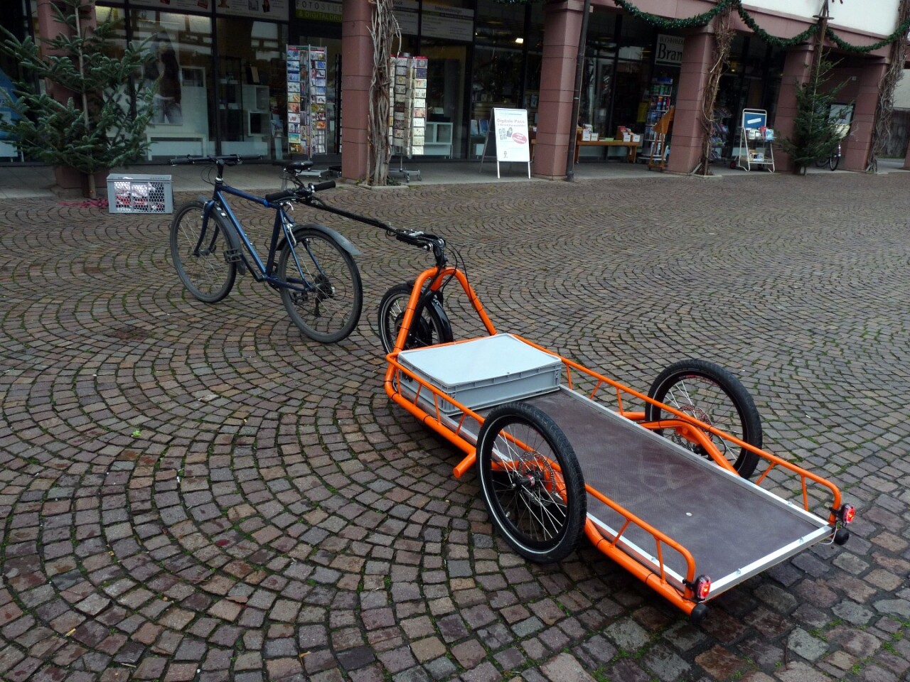 Carla Cargo trailer gives your bike (or body) serious electric muscle