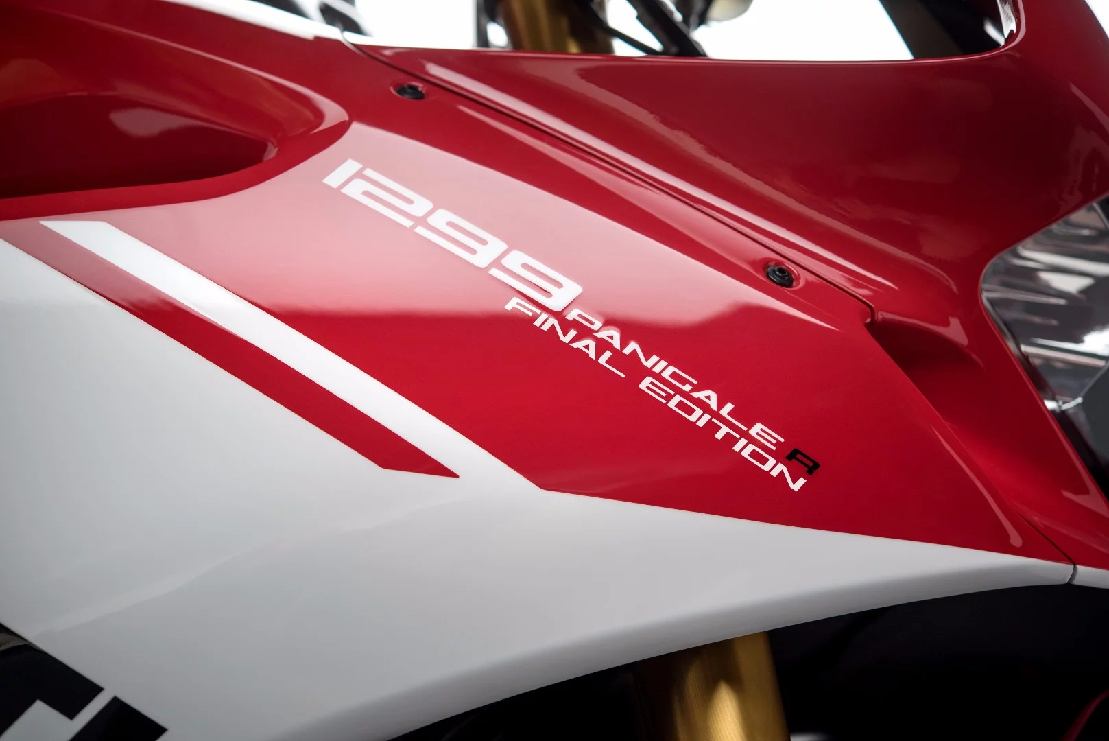 The Ducati 1299 Panigale R Final Edition draws the curtain on decades of V-twin superbikes from the Italian manufacturer